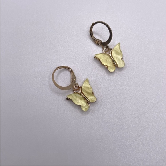 BUTTERFLY EARRINGS YELLOW COLOR - Picture 1 of 1